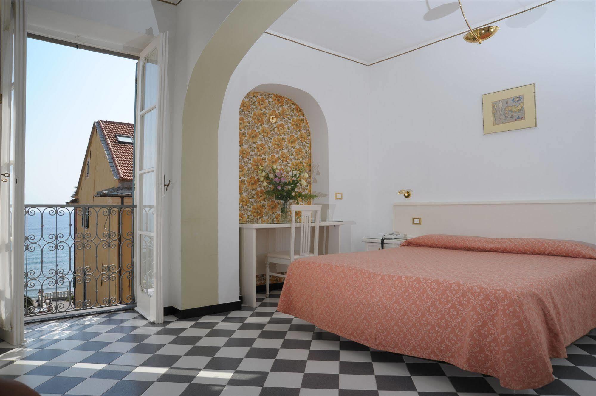 Splendid Mare 4* Laigueglia